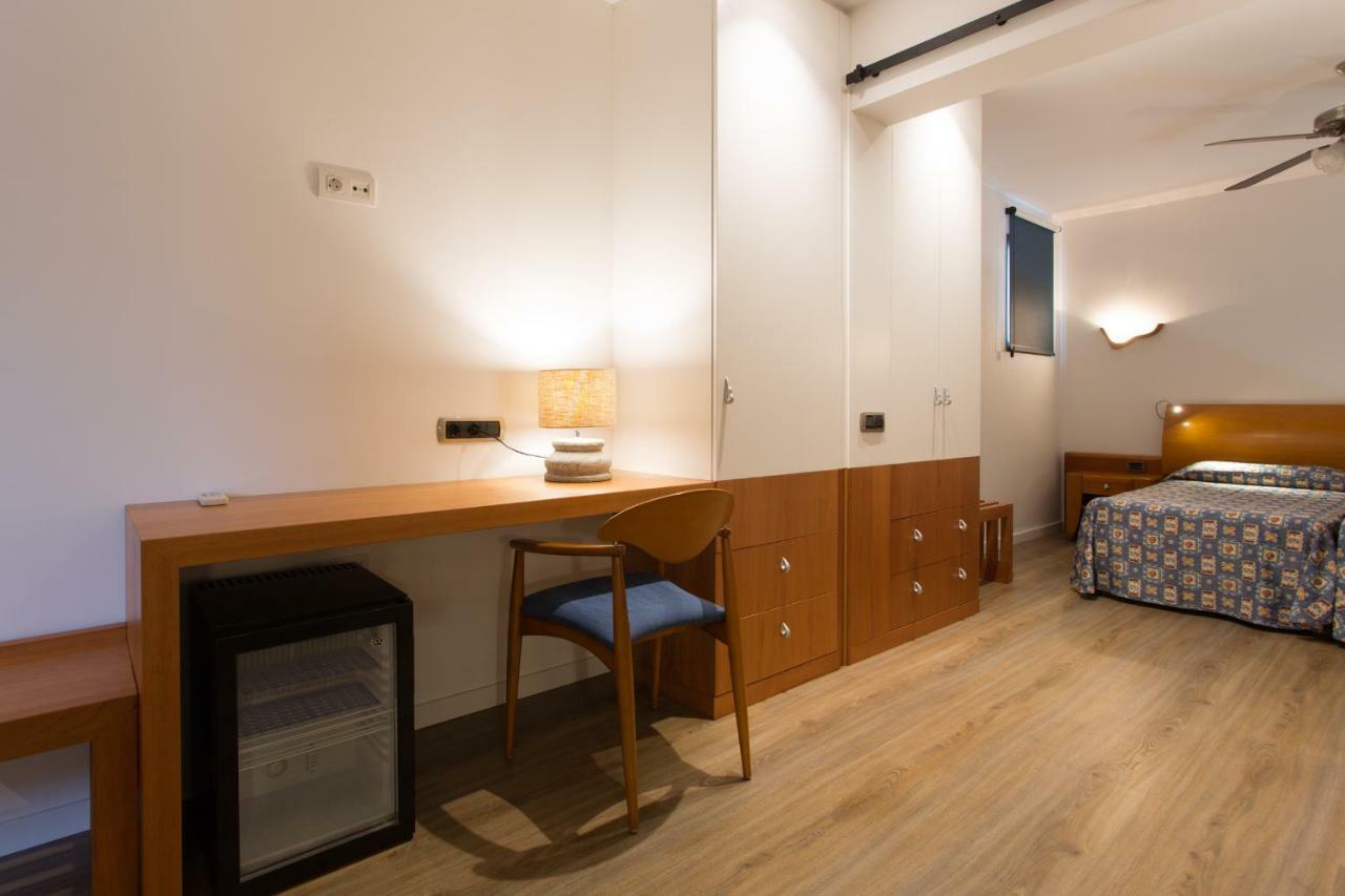 Hotel Ca Mari Playa Migjorn Bagian luar foto